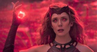8. Wanda Maximoff aka Scarlet Witch – po zapoznaniu się z Darkholdem można ją uznać za jedną z najpotężniejszych istot w całym multiwersum; do zbudowanego wcześniej katalogu mocy Szkarłatnej Wiedźmy w chwili obecnej należy doliczyć szereg zaklęć czarnej magii, umożliwiających Wandzie dowolne przeobrażanie rzeczywistości i czasu na jeszcze większą skalę; Maximoff zyskała również moc translokacji, pozwalającą jej przejąć kontrolę nad inną wersją siebie samej z alternatywnego świata.
