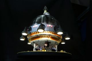 80. Statek E.T. (E.T.) – wysokość 24 m (± 5 m)