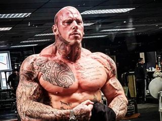 Martyn Ford (Szybcy i wściekli 9, Kingsman: Złoty krąg) jako Shao Kahn