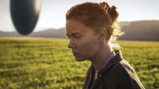 17. Nowy początek (2016) – w pracy nad filmem pomagali wybitni specjaliści od lingwistyki; to dzięki nim na ekranie sposób dekodowania języka obcych jest oddany z tak ogromną pieczołowitością.