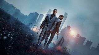25. Tenet (2020) – jak przyznał Christopher Nolan, starał się stworzyć swój film tak, by „praktycznie żaden aspekt na ekranie nie został zbudowany w oderwaniu od kwestii naukowych”.