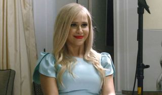 Księżniczka Ilana Rostovic – postać ta została stworzona specjalnie na potrzeby serialu Creature Commandos; głos podłoży jej widoczna na zdjęciu Maria Bakalova. Spekuluje się, że Rostovic najprawdopodobniej nie będzie członkinią tytułowej grupy.