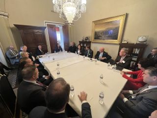 Dwayne Johnson spotkał się z amerykańskimi senatorami