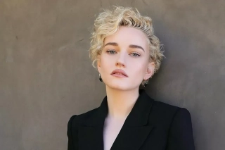 Julia Garner - zdjęcia