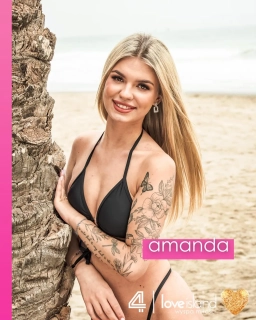 Amanda z Love Island 9
