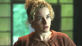 Julia Garner - zdjęcia