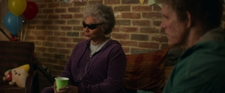 Ślepa Al, rozmawiając o kokainie z Deadpoolem, używa zwrotu „Ulepimy dziś bałwana?” – pojawił się on już zarówno w Deadpoolu 2, jak i w disneyowskim uniwersum Krainy Lodu. 