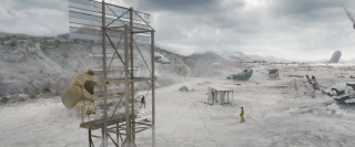 W Pustce – obszarze poza czasoprzestrzenią, do którego trafiają usunięte przez TVA ze Świętej Chronologii artefakty – widzimy m.in. logo studia 20th Century Fox i coś, co wygląda jak stacja kosmiczna S.A.B.E.R., ta sama, którą pokazano w filmie Marvels. 