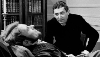 22. "Awatar", czyli zamiana dusz (1964; reż. Janusz Majewski). "Hrabia Olgierd Łabiński wraz żoną mieszka w Paryżu. Małżonkowie nie potrafią bez siebie żyć, ich miłość jest mocna i czysta. Jednak hrabina, przebywając niegdyś we Florencji, miała także innego adoratora - Oktawiusza, którego zaloty stanowczo odrzuciła. Oktawiusz nie zamierza jednak zrezygnować ze swoich marzeń o hrabinie. Za namową doktora-szarlatana dokonuje awatara, czyli reinkarnacji dusz."