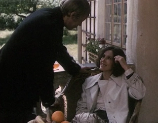 39. Stacja Bezsenność (1973; reż. Piotr Wojciechowski). "Mężczyzna spotyka koleżankę ze szkoły. Okazuje się, że dziewczyna będąc pod wpływem hipnotyzera go nie pamięta. Bohater uwalnia ją spod hipnotycznego wpływu czyniąc jednocześnie swoim bezwolnym narzędziem."