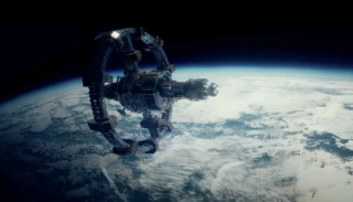 36. Pokój (2021; reż. Krzysztof Jankowski). "Rok 2055. Ijon Tichy, członek wielu międzyplanetarnych ekspedycji, jest posłem i szefem jednej z opozycyjnych partii na Zgromadzeniu Narodowym. Kosmonauta zostaje podstępnie uwięziony w środku gigantycznej maszyny. Przedstawiciel partii koalicyjnej wraz z agentką tajnych służb testuje na nim działanie nowej broni – jonizującego zakrzywiacza czasoprzestrzeni. Efektem jego działania jest multiplikacja Ijona z kolejnych dni tygodnia, co doprowadza do wielu komicznych sytuacji."