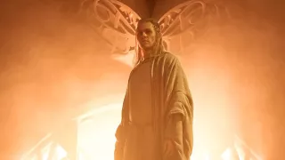 Showrunnerzy przekonują, że u podstaw 2. sezonu leży „nihilizm” i to, jak postacie oszukują siebie nawzajem. Co ciekawe, nawet w tak skonstruowanym świecie Sauron ma wierzyć, że w jakiejś mierze „uzdrawia” Śródziemie. 