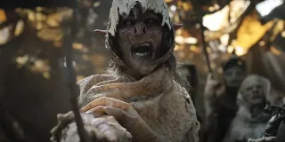 Na planie nowej odsłony serii w charakteryzacji orków odchodzono od elementów lateksowych na rzecz tych wykonanych ze specjalnej pianki. Dzięki temu cała charakteryzacja jest lżejsza i elastyczniejsza. 