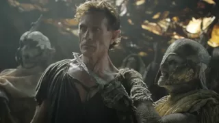 20 aktorów było na planie nieprzerwanie gotowych do „stania się” ekranowym orkiem w dowolnym momencie. Poza nimi była też grupa 40-50 aktorów, którzy mieli wcielić się w orki „pozostające na trzecim planie wydarzeń”. 