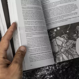 W mroku wieży - wygląd