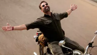 Akshay Kumar – 340 mln USD