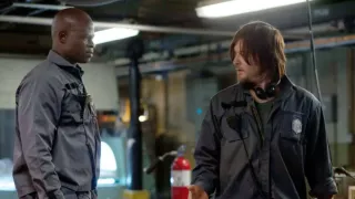 Powietrze (2015) – Akcja filmu rozgrywa się w przyszłości, kiedy atmosfera Ziemi została zniszczona. Ostatnią nadzieją ludzkości jest personel zamrożony w podziemnym bunkerze. Reedus i Hounsou grają opiekunów placówki, których zdrowie psychiczne jest wystawione na próbę, kiedy próbują przeżyć.