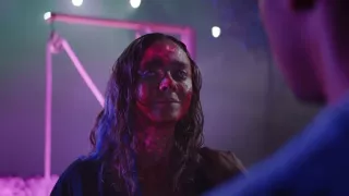 Kolor z przestworzy (2019) – Nathan Gardner od niedawna mieszka z rodziną na odziedziczonej po ojcu farmie leżącej nieopodal miasta Arkham w stanie Massachusetts. Jego żona Theresa przed paroma miesiącami przeszła poważny zabieg i jeszcze tak zupełnie nie doszła do siebie. Nastoletnia córka Lavinia pasjonuje się okultyzmem, a nastoletni syn Benny nieszczególnie ukrywa się z paleniem trawki. Natomiast najmłodszy członek rodziny Gardnerów, Jack, głównie oddaje się samotnym zabawom w domu i na świeżym powietrzu. Nathan hoduje alpaki i pomaga żonie w prowadzeniu domu, ciesząc się, że opuścili miasto dla tego spokojnego kawałka ziemi. Wkrótce jednak wszystko się zmienia. Za sprawą meteorytu o nadzwyczajnym właściwościach.