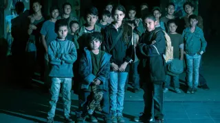 Tygrysy się nie boją (2017) – Kiedy matka Estrelli nagle znika, młoda dziewczyna zostaje zupełnie bez opieki, ląduje na ulicy i dołącza do gangu bezdomnych dzieci, tym samym rozpoczynając ciąg niebezpiecznych i tragicznych wydarzeń. Dzieciaki, zamieszane w mafijne porachunki, próbują przetrwać w otoczeniu wojny narkotykowej i nawiedzających je duchów. 