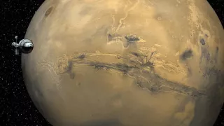 Misja na Marsa (2000) - Jest rok 2020. Podbój kosmosu wkracza w decydującą fazę, gdy NASA wysyła pierwszą załogową misję na marsa. Dowodzona przez komandora Luke'a Grahama (Don Cheadle) wyprawa ląduje na Czerwonej Planecie, gdzie obserwuje niezwykłe zjawisko, przypominające gigantyczną burzę piaskową. Część załogi ginie, a Luke nadaje zagadkowo brzmiący komunikat do centrum dowodzenia misji na Światowej Stacji Kosmicznej, po czym łączność ulega przerwaniu. NASA niezwłocznie wysyła w kosmos wyprawę ratunkową, którą po trwającym sześć miesięcy locie ląduje na Marsie, a jej uczestnicy dokonują niezwykłego odkrycia... 