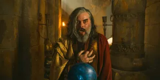 Sauron przejmie kontrolę nad Ar-Pharazônem, co sugerował już 6. odcinek drugiego sezonu, w którym dzięki Palantirowi obecny władca Númenoru mógł połączyć się ze złoczyńcą. Ten fakt z całą pewnością ustawi podwaliny pod upadek królestwa. 