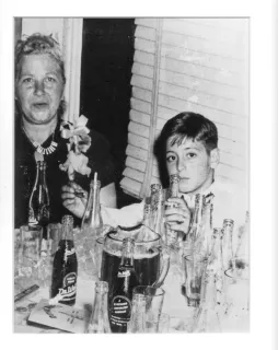 Babcia i ja. Zwykle jestem bardziej uśmiechnięty, ale nie lubię imprez.