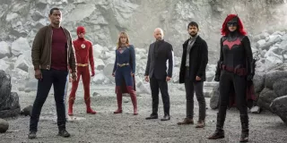 6 – tylu wielkich crossoverów w obrębie Arrowverse doczekali się widzowie. Najważniejszym z nich był emitowany na przełomie 2019 i 2020 roku „Kryzys na Nieskończonych Ziemiach”, który liczył aż 5 odsłon. 