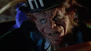 Karzeł (Leprechaun) – ktoś kradnie chciwemu karłowi złoto, więc ten zamierza je odzyskać – najlepiej z martwych rąk. Autentycznie zabawny horror komediowy. A że jest to cała seria, najbardziej polecam część w kosmosie.