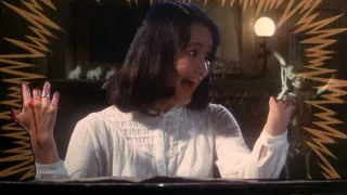 House (japoński, 1977, nie mylić ze słynnym doktorem z laską) – nawet nie wiem, co napisać. Japońskie licealistki wyjeżdżają na wycieczkę i zatrzymują się w domu ciotki jednej z nich. Choć na początku jest bajecznie, szybko zaczynają ginąć jedna po drugiej. Dzieją się takie rzeczy jak: ktoś zostaje zjedzony przez pianino; odcięta głowa gryzie w tyłki; nawet materacowi nie można ufać. Ten film trzeba po prostu przeżyć (w przeciwieństwie do bohaterów).