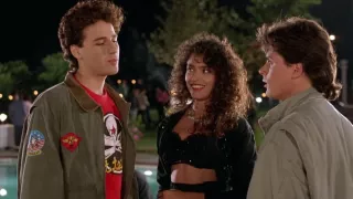 Society - ta produkcja jest równie obrzydliwa co nudna. Dziwna forma body-horroru, jednocześnie zawierająca minimalne ilości gore. Niestety niemalże cały film jest wypełniony też nienajlepszym aktorstwem, więc w oczekiwaniu na drastyczny finał trzeba przecierpieć mnóstwo drętwych dialogów z okazjonalnym dziwnym efektem wizualnym.