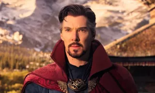 Benedict Cumberbatch jako Doktor Strange (lub jego wariant) - aktor najpierw wyznał, że nie ma go w filmie, by po kilku dniach stwierdzić, że "żle się wyraził"