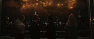 Co tak naprawdę przedstawia to ujęcie? Z jednej strony mówi się o tym, że to po prostu następstwo przybycia na Ziemię pokazanego w zwiastunie później Galactusa…