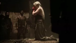 Gra o tron - gdy w jednym z epizodów Daenerys zjada końskie serce, Emilia Clarke musiała zjeść aż 28 porcji imitacji organu zrobionej ze stwardniałego dżemu, co smakowało według niej jak „wybielacz i surowy makaron”. Cała oblana litrami sztucznej krwi, ciągle się do wszystkiego przyklejała, zarówno do siebie, jak i do otoczenia, co mocno utrudniało pracę na planie.