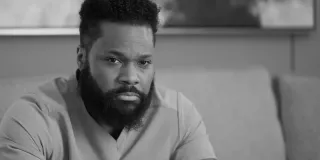 Malcolm-Jamal Warner (18 sierpnia 1970 - 20 lipca 2025): aktor zmarł podczas wakacji w Kostaryce. Został porwany przez prąd, kiedy uprawiał body surfing. Miał 54 lata.