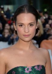 Alicia Vikander image