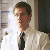 Luke Macfarlane image