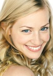 Beth Behrs image