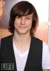 Logan Miller image