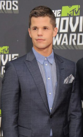 Charlie Carver image