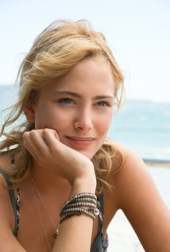 Nora Arnezeder image