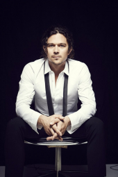 Luke Arnold image