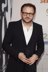 Samuel Finzi image