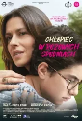 Chłopiec w różowych spodniach