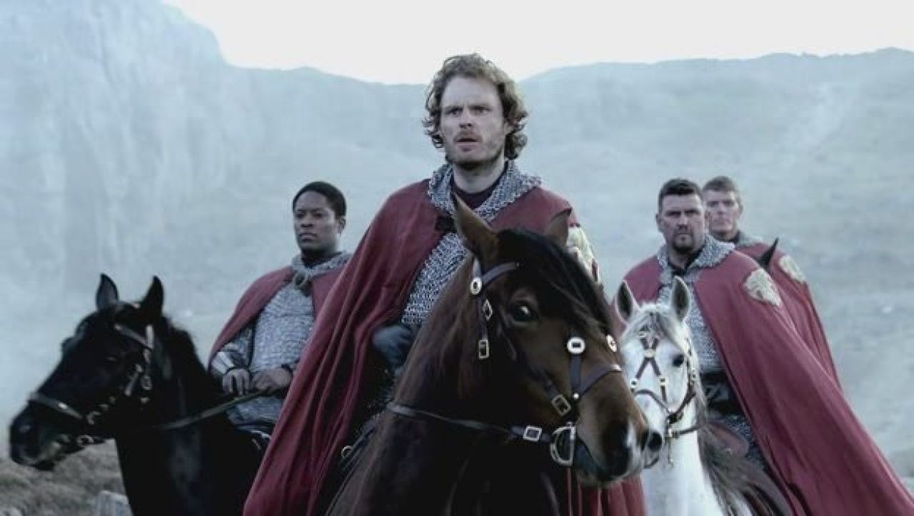 Twórca Merlina o pierwszym odcinku serialu. "Lepiej byłoby zacząć od prostszej historii"