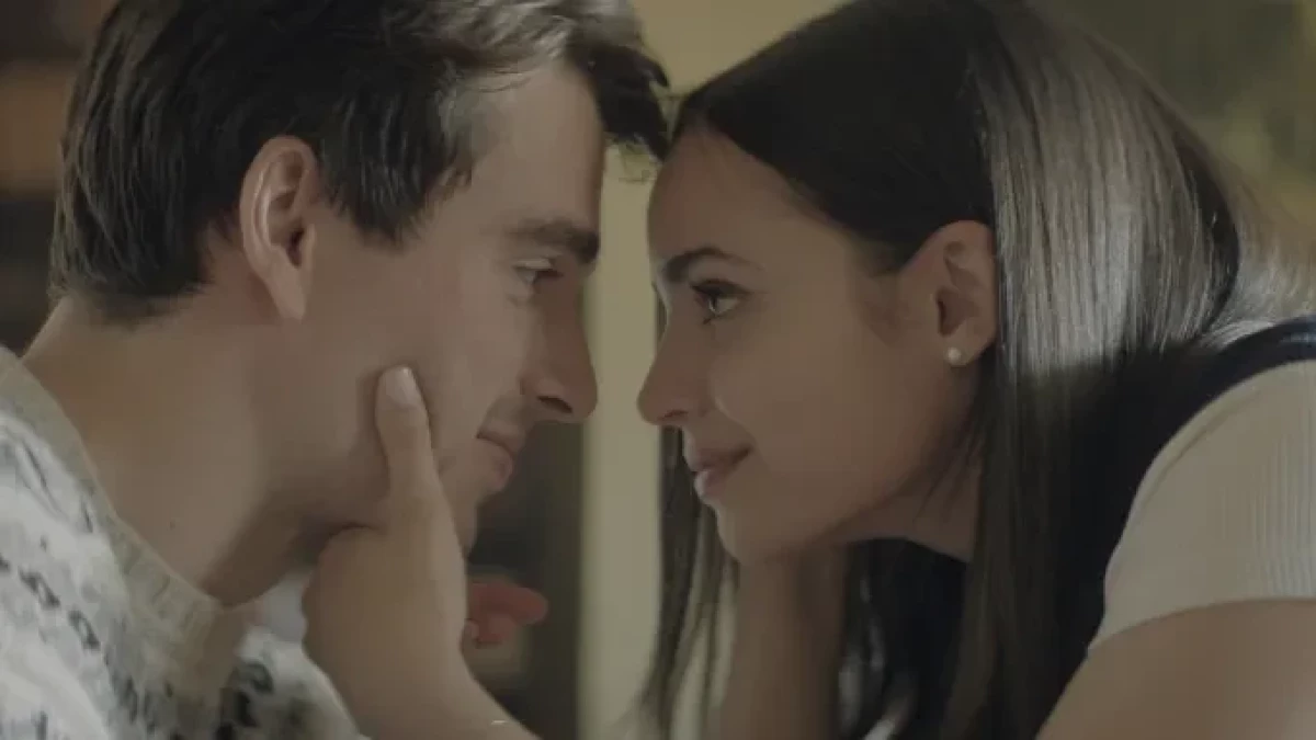 Sofia Carson i Corey Mylchreest w nowym romansie Netflixa! Pierwsze zdjęcia z My Oxford Year