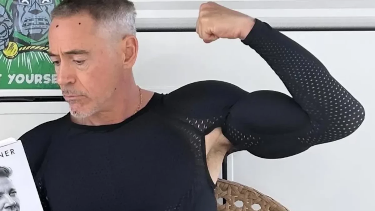 Robert Downey Jr. ma już biceps jak Thor. Czy na zdjęciu jest część stroju Doktora Dooma?