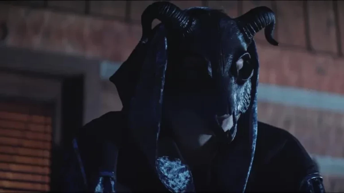 Oto slasher zainspirowany Czarnoksiężnikiem z krainy Oz. W opisy bohaterów trudno uwierzyć