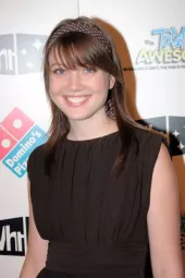 Nicki Clyne