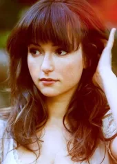 Milana Vayntrub
