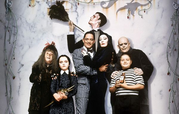 Rodzina Addamsów: nieśmiertelny świat satyry 30 lat później